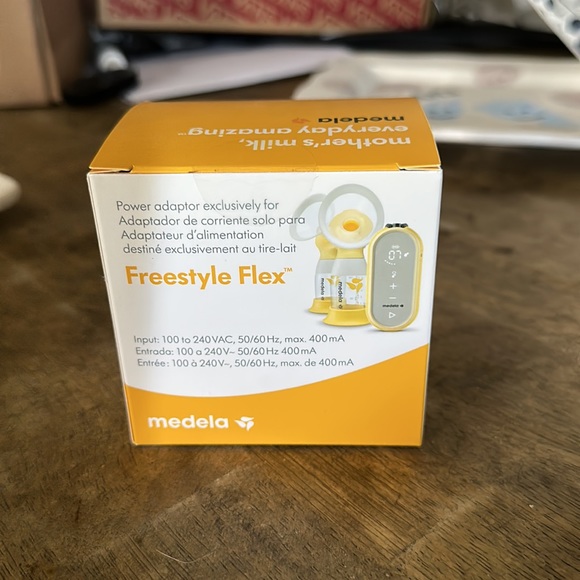 Medela freestyle flex power adapter NEW - Picture 3 of 4